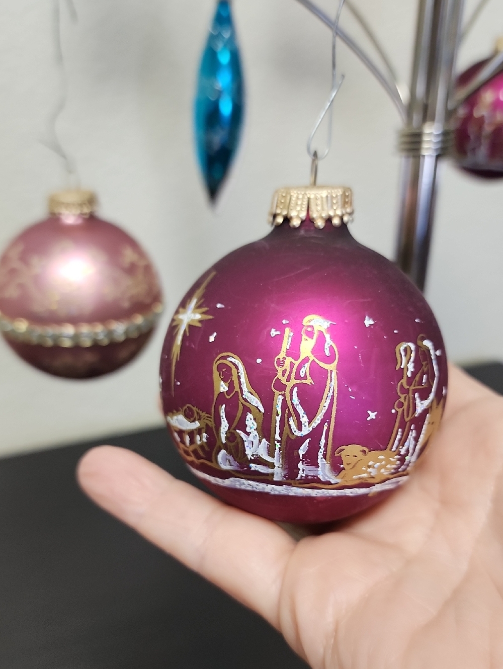 Christmas Ornament Jewelry Tree, With 15 Assorted Vintage Ornaments! - Picture 8 of 16